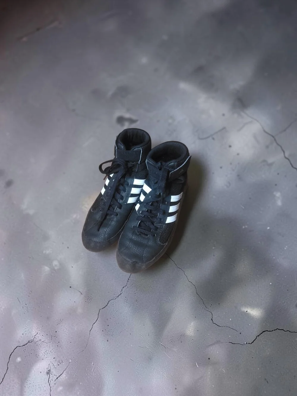 Adidas Men's Wrestling Shoes with White Stripes Size 5 1/2